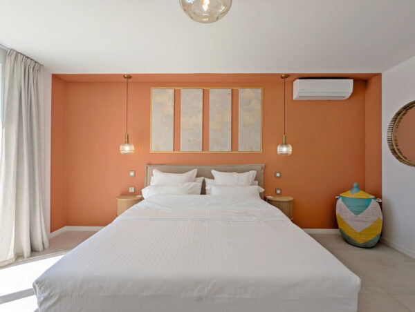 Chambre 1 de la villa Nateina Home – lits king size et décoration moderne